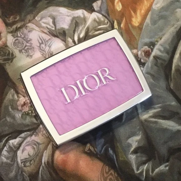 Dior Rosy Glow 063 ピンクライラック Dior Rosy Glow Blush silver logo compact 063 pink lilac 4.4 g .15 oz NEW